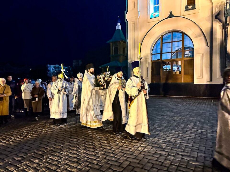 Архиепископ Лукиан совершил пасхальную ночную службу в Благовещенском кафедральном соборе