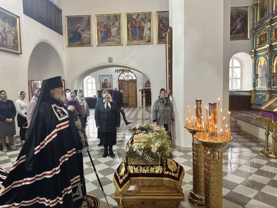 В Великую Субботу архиепископ Лукиан  совершил Литургию Василия Великого в Благовещенском соборе