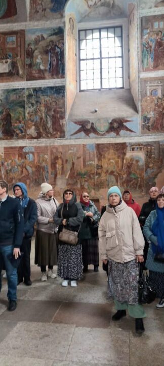 Группа амурских паломников на Светлой седмице отправилась в путешествие по святым местам Москвы и Санкт-Петербурга